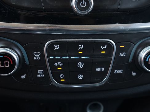 Used 2018 Chevrolet Traverse LT AWD/4WD image 7