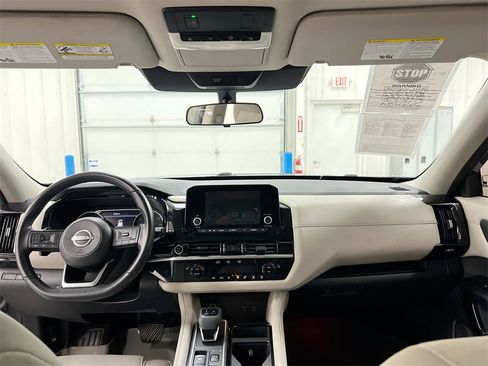 Used 2022 Nissan Pathfinder SV w/ SV Black Package image 10