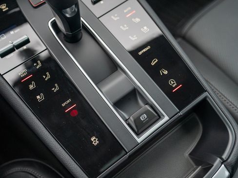 Certified 2026 Porsche Macan AWD/4WD image 20