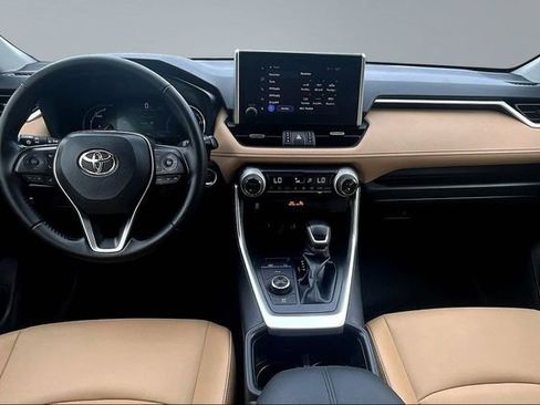 Used 2025 Toyota RAV4 XLE Premium AWD/4WD image 7