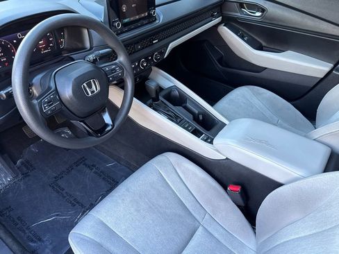 Certified 2025 Honda Accord SE image 3