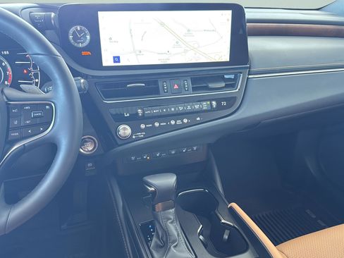 Used 2025 Lexus ES 350 w/ Premium Package FWD image 32