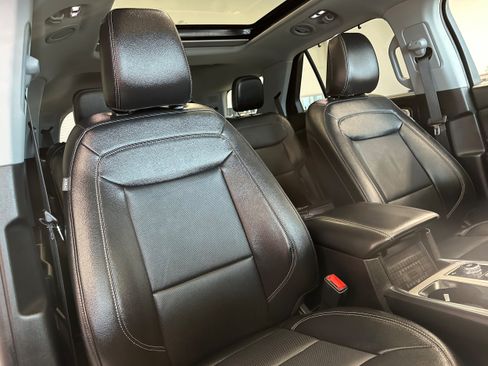 Used 2023 Ford Explorer Limited w/ Limited Technology Package AWD/4WD image 17