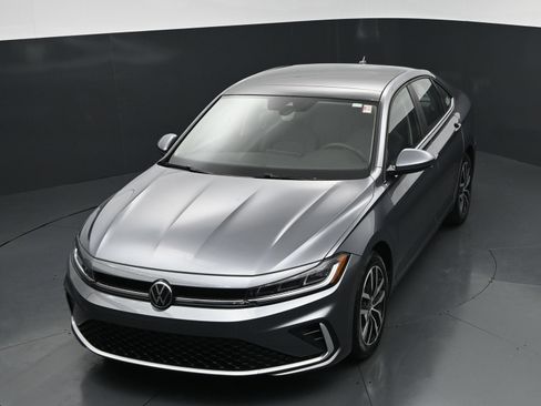 Used 2026 Volkswagen Jetta SE FWD image 26