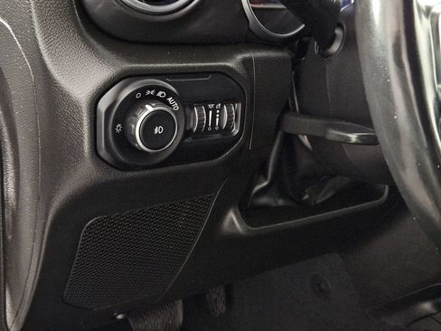 Used 2022 Jeep Wrangler Unlimited Sahara AWD/4WD image 23
