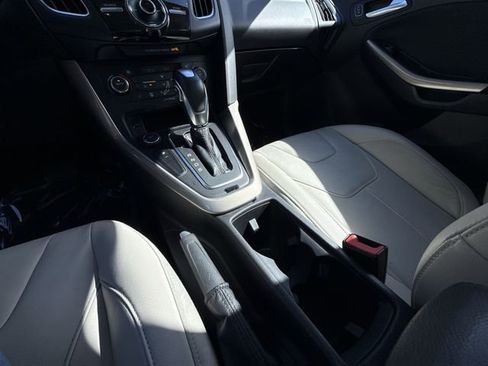 Used 2017 Ford Focus Titanium w/ Titanium Technology Package image 21