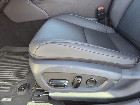 New 2025 Lexus ES 350 w/ Premium Package image 17