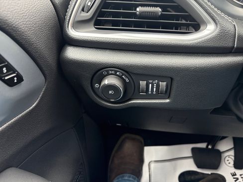 New 2026 Chrysler Pacifica Limited image 15