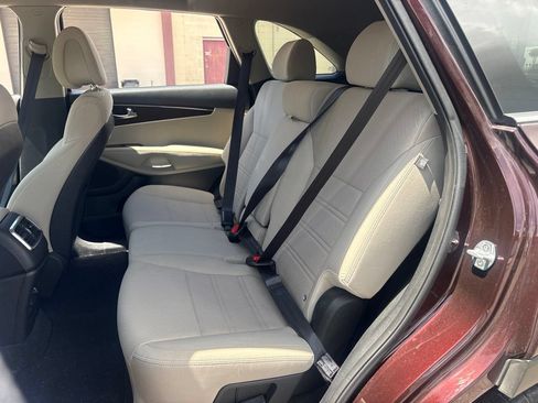 Used 2016 Kia Sorento FWD image 12