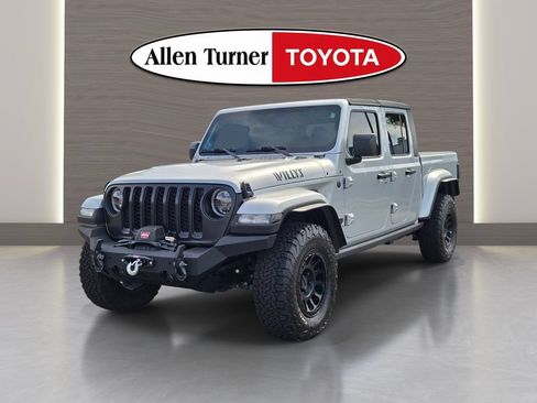 Used 2023 Jeep Gladiator Sport AWD/4WD image 4