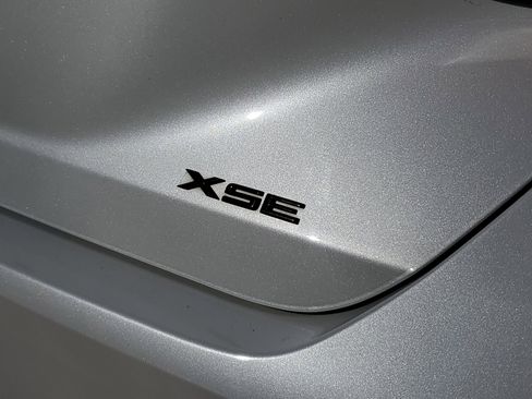 Used 2020 Toyota Avalon XSE image 10