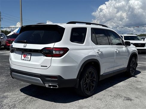 New 2025 Honda Pilot Touring image 5
