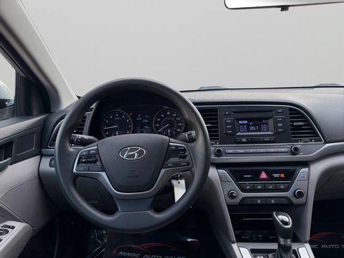 Used 2018 Hyundai Elantra SE FWD image 25