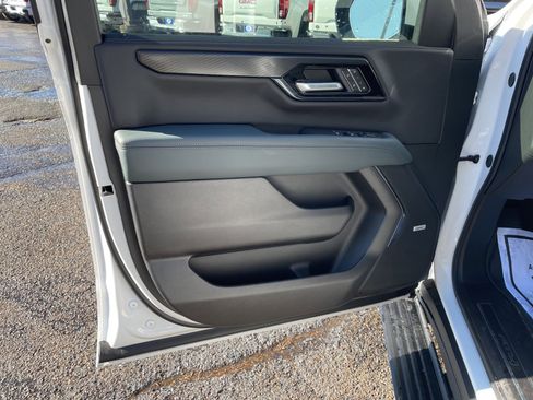 Used 2025 GMC Yukon AT4 w/ AT4 Premium Plus Package image 13