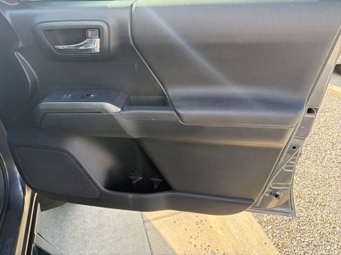 Used 2016 Toyota Tacoma TRD Sport w/ Premium & Technology Package image 24