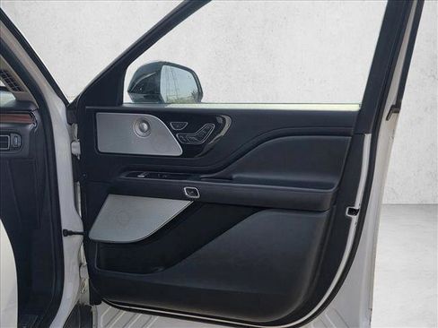 Used 2020 Lincoln Aviator Reserve w/ Equipment Group 202A image 11