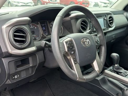 Used 2017 Toyota Tacoma SR5 w/ Tow Package RWD image 9