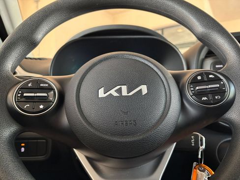 Used 2025 Kia Soul LX w/ LX Technology Package FWD image 25