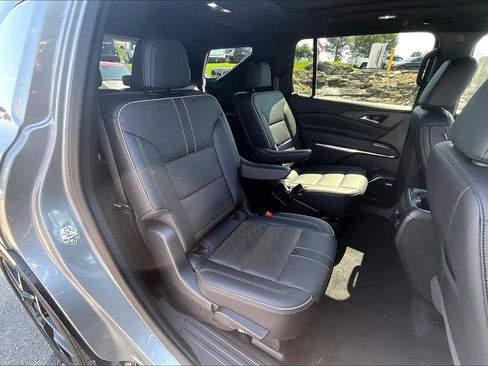 Used 2025 Chevrolet Traverse High Country w/ LPO, Floor Liner Package AWD/4WD image 21