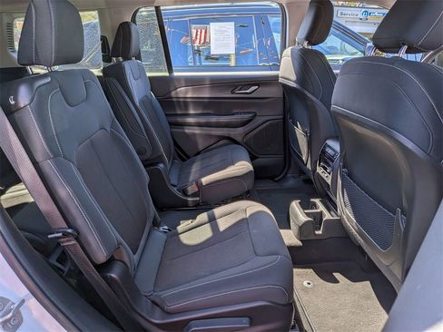 Used 2024 Jeep Grand Cherokee L Laredo image 24