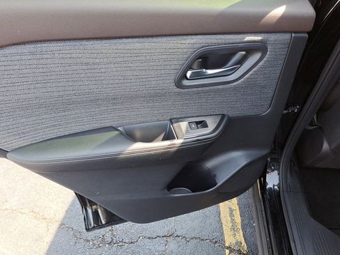 Used 2023 Nissan Rogue SV AWD/4WD image 17