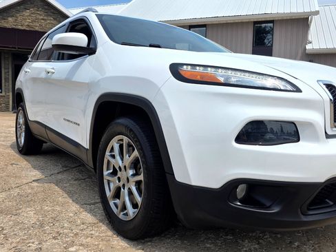 Used 2018 Jeep Cherokee Latitude Plus image 25