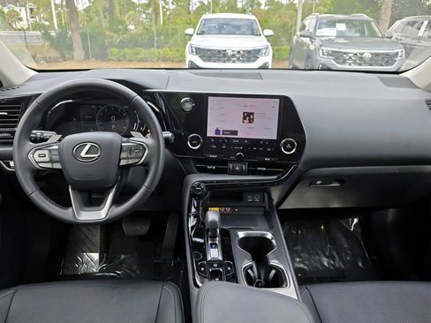 Used 2024 Lexus NX 250 FWD image 11