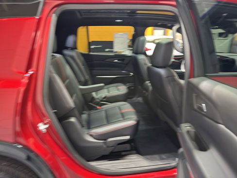 Used 2025 Chevrolet Traverse RS image 21