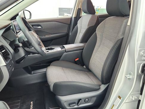 Used 2022 Nissan Rogue SV image 26