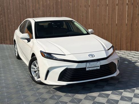 Used 2025 Toyota Camry LE image 10