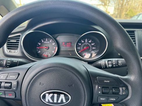 Used 2016 Kia Sedona LX w/ LX Convenience Package image 27