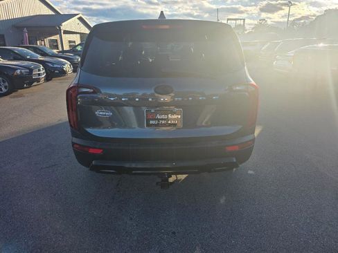 Used 2020 Kia Telluride LX image 3