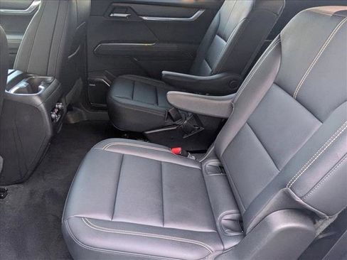 Used 2024 GMC Acadia Elevation image 17