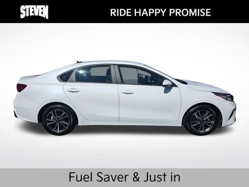 Used 2022 Kia Forte LXS image 2