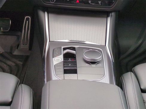 New 2025 BMW 330i Sedan w/ M Sport Package image 17