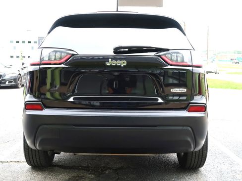 Used 2019 Jeep Cherokee Latitude w/ Popular Appearance Group image 9