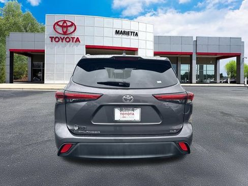 Used 2023 Toyota Highlander XLE FWD image 28
