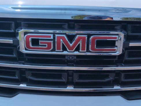 Used 2026 GMC Acadia Elevation w/ Elevation Premium Package FWD image 31
