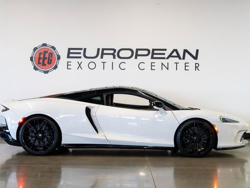 Used 2022 McLaren GT image 39