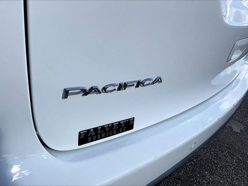 Certified 2024 Chrysler Pacifica Touring-L image 28