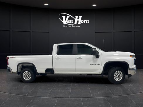 Used 2025 Chevrolet Silverado 2500 LT w/ Convenience Package AWD/4WD image 8