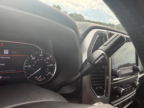 Used 2021 Nissan Titan SV w/ SV Convenience Package RWD image 54