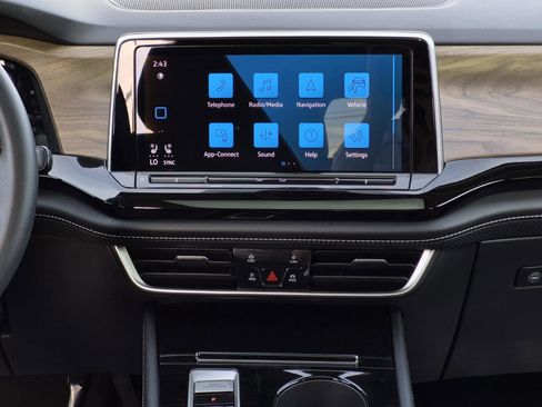 Used 2024 Volkswagen Atlas SE w/ Panoramic Sunroof Package image 32