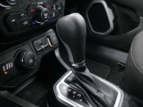 Certified 2019 Jeep Renegade Latitude image 19