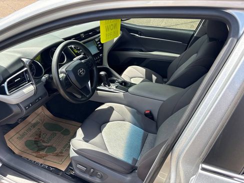 Used 2018 Toyota Camry LE FWD image 13