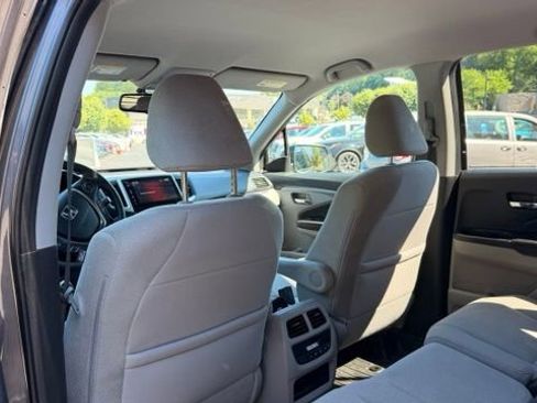 Used 2018 Honda Pilot EX image 6