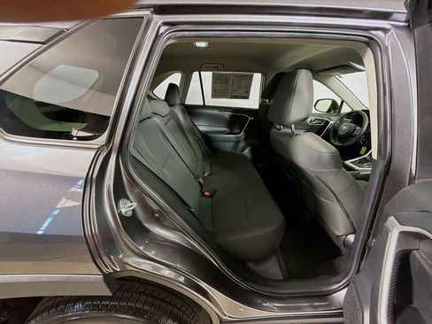 Used 2021 Toyota RAV4 LE FWD image 24