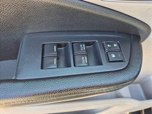 Used 2016 Honda Pilot Touring image 12