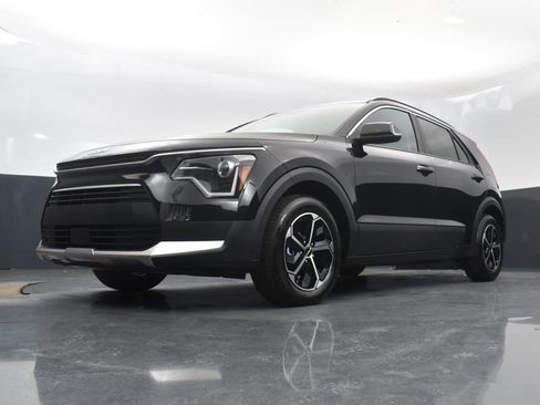 Certified 2025 Kia Niro EX FWD image 35