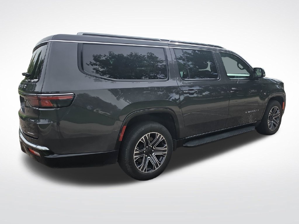 Used 2024 Jeep Wagoneer L Series II w/ Flexible Seating Group AWD/4WD image 6